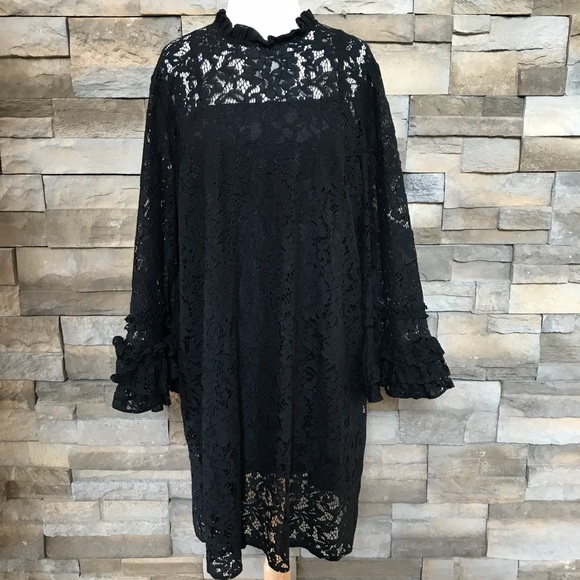 Dresses & Skirts - Black lace dress